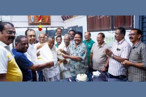 52 വര്‍ഷത്തെ ഓര്‍മകളും സ്‌നേഹാദരങ്ങളുമായി സഹപാഠികള്‍ ഒത്തുകൂടി